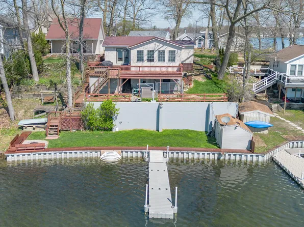 11915 Lakeway Dr, Plainwell, MI 49080