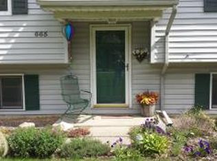 665 Foxfire Dr, Howell, MI 48843
