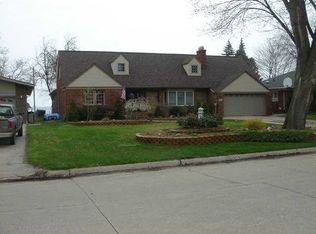 23001 Ardmore Park Dr, Saint Clair Shores, MI 48081
