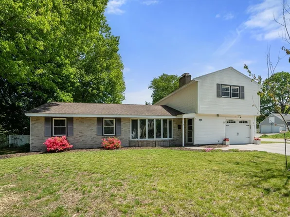 21 Randall Rd, Maynard, MA 01754