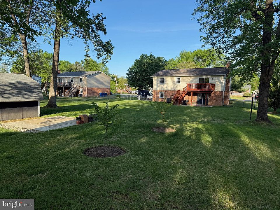 2nd image of 812 Lincoln Dr