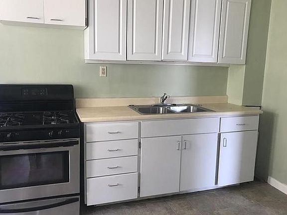 2nd image of 106 Gesler St #2