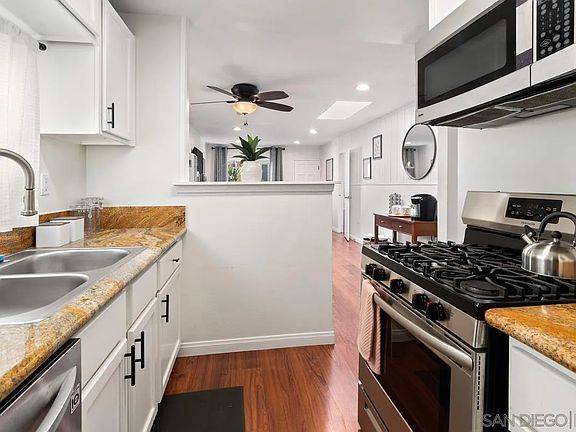 5th image of 818-820 Portsmouth Ct