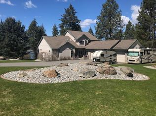 17273 W Woodlake Dr, Hauser, ID 83854