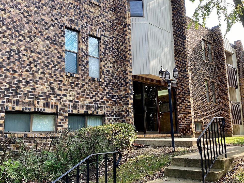 1st image of 2210 Country Club Dr APT 12