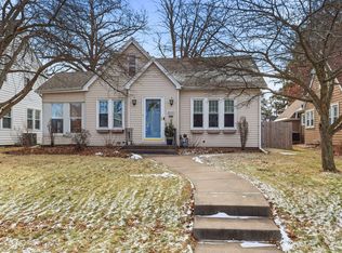 3033 Middle Rd, Davenport, IA 52803
