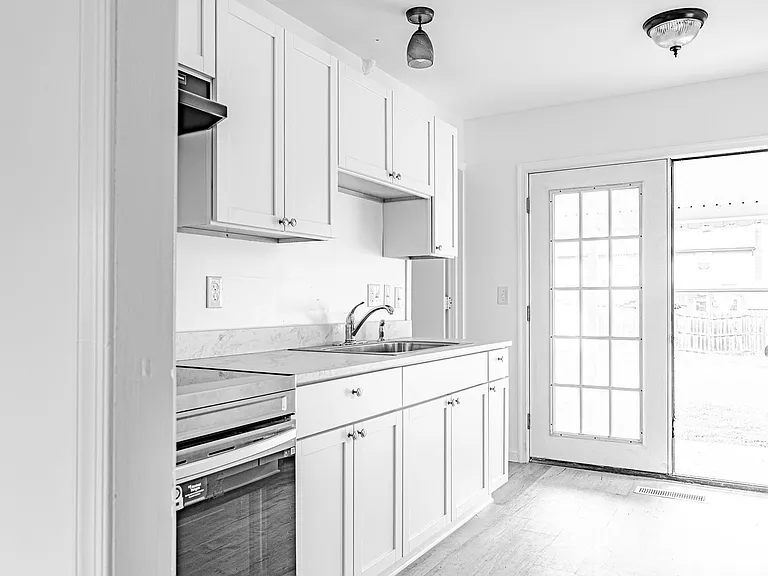 1411 E Congress St — Photo 15
