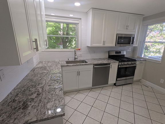 5th image of 3849 Fillmore St Floor 1