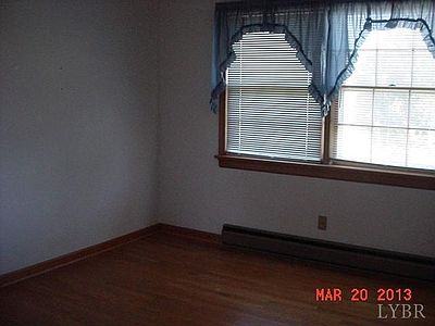 5th image of 128 Piney Dell Ln