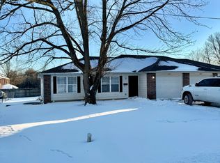 1012 E Chestnut St, Bolivar, MO 65613