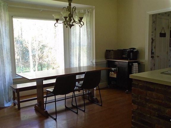 3rd image of 617 Great Pine Way