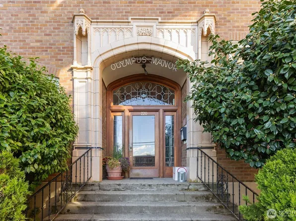 220 W Olympic Place #104, Seattle, WA 98119