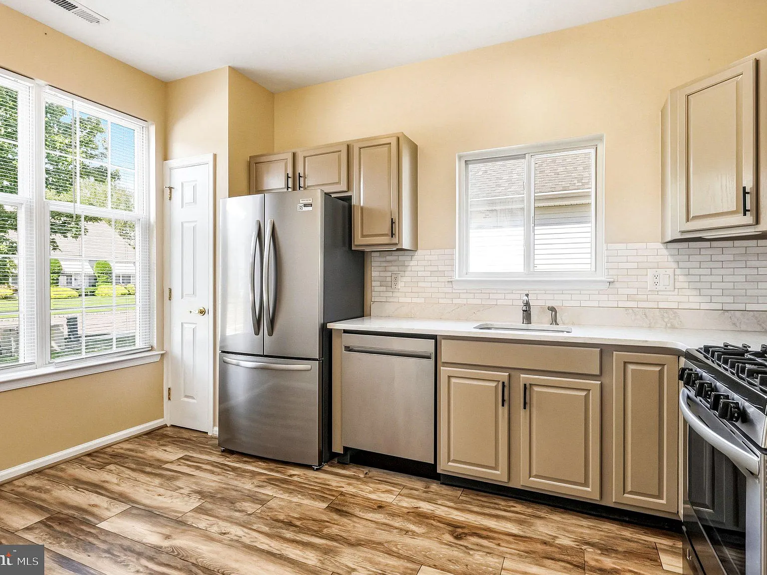 2 bed, 2.0 bath, 1190 sqft, $2,600 — Photo 4