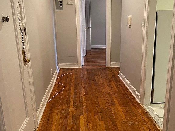 3rd image of 25 Tennis Ct APT 3H