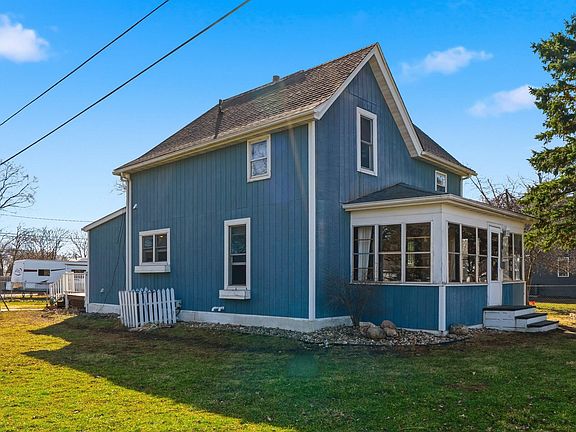 2nd image of 326 2nd St