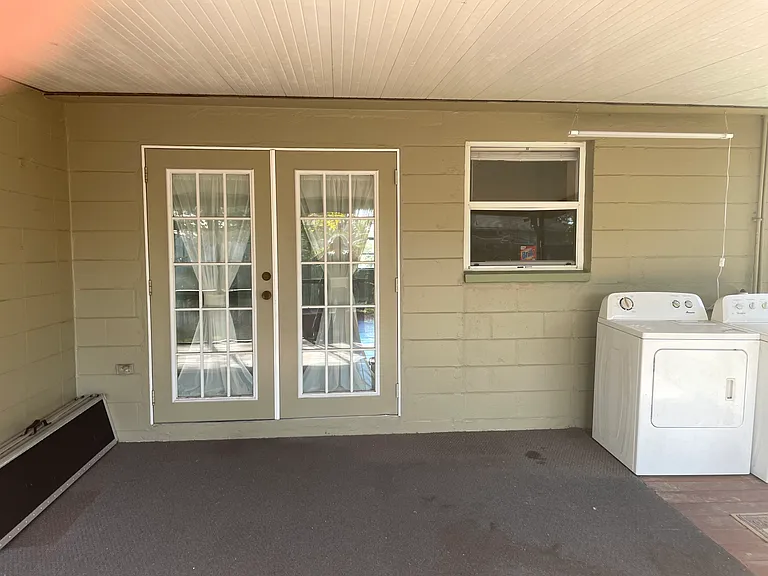 Entrance from house to lanai