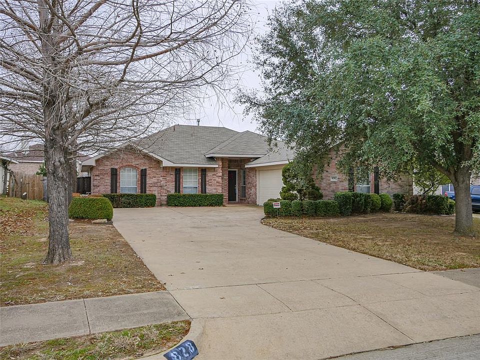 1st image of 828 Parkside Dr