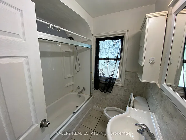 374 Edmonton St #MAIN — Photo 34