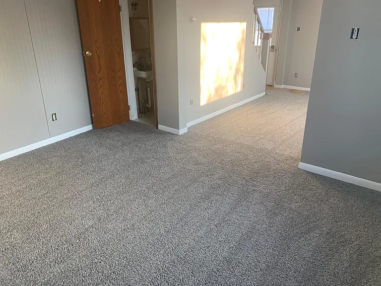 215 N Elm St — Photo 2
