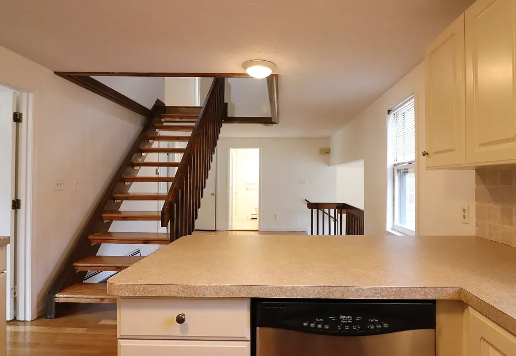 4 bed, $4,500 — Photo 2