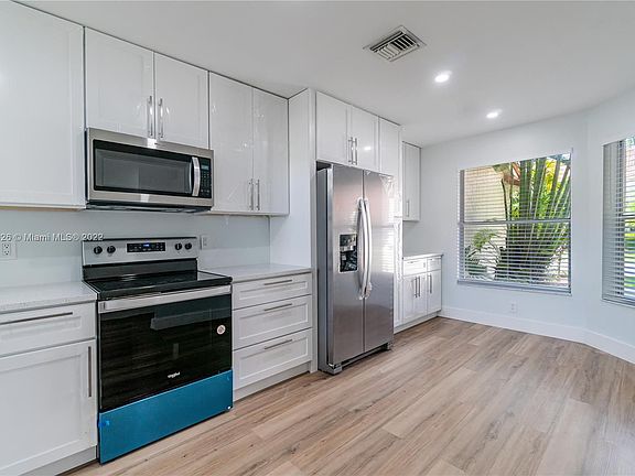 5th image of 7510 Pinewalk Dr S