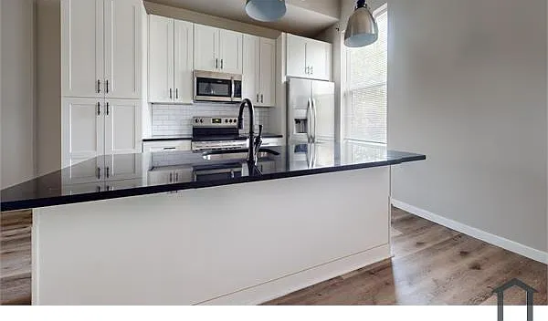 2 bed, $1,375 — Photo 2