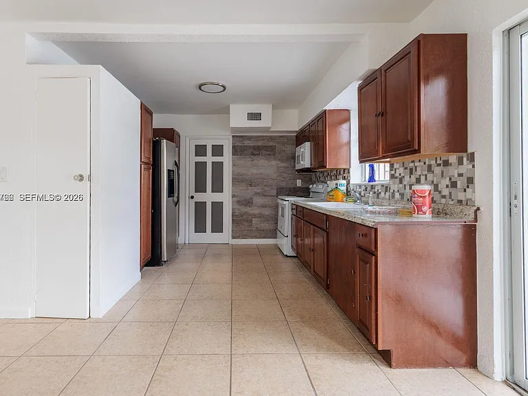 1301 NE 153rd St — Photo 4