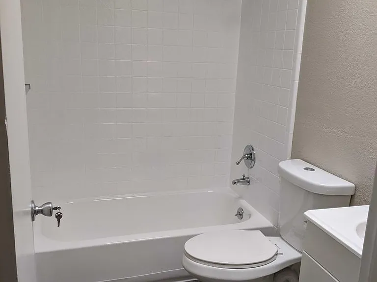 5533 Mission St #204 — Photo 7