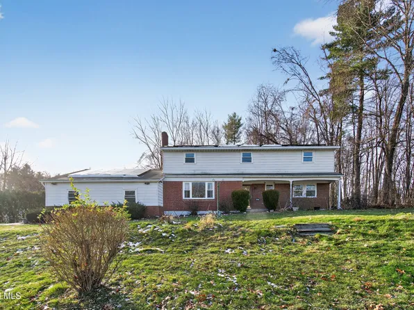 17 Woodshire Court, Ballston Lake, NY 12019