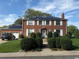 301 W Crestwood Dr, Peoria, IL 61614
