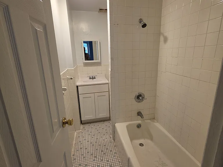 130 W 4th St #1CA — Photo 6