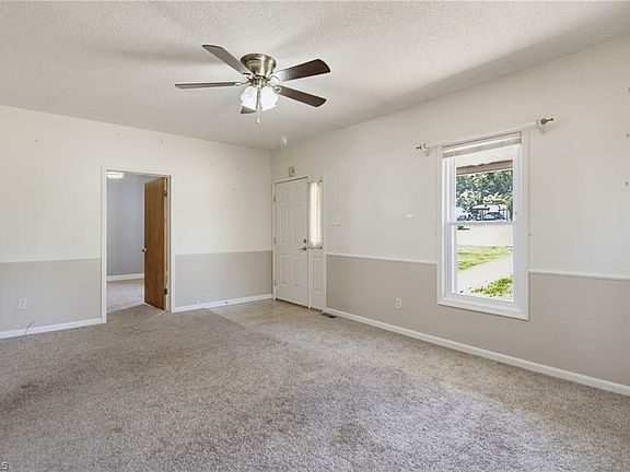 4th image of 925 Overlook Ave
