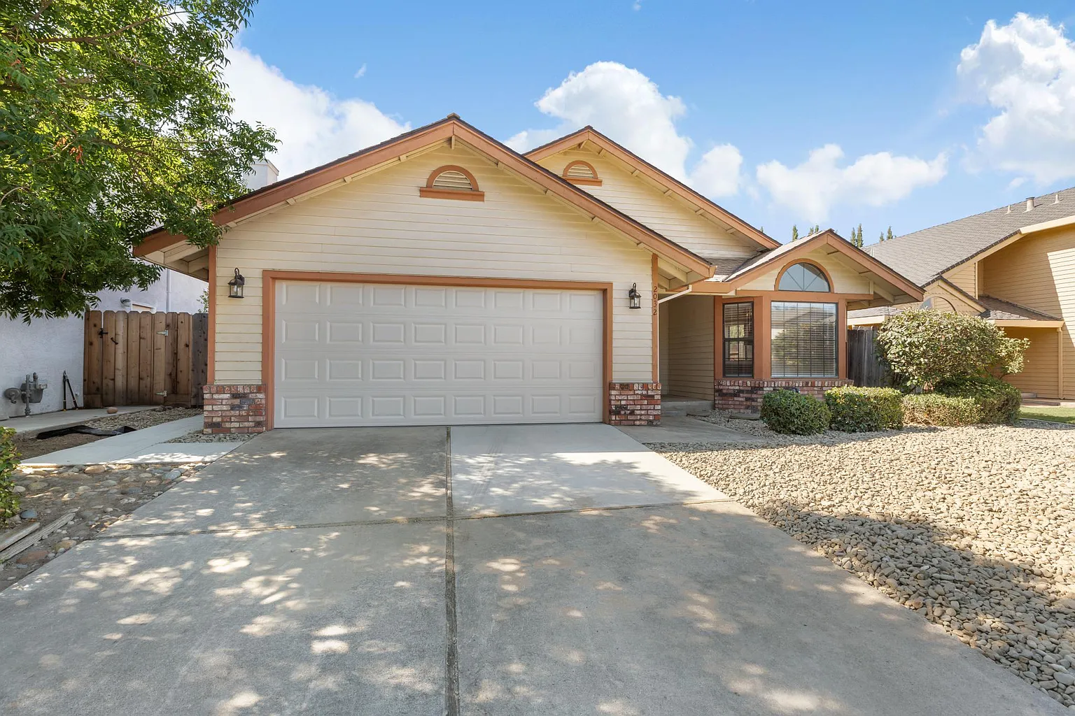2032 Elwin Way photo 1