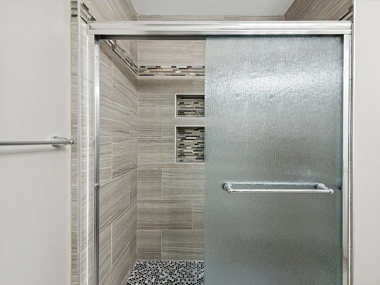 3808 W Sylvania — Photo 11