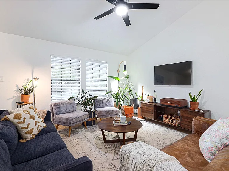 8812 United Kingdom Dr — Photo 10