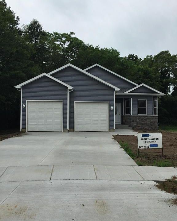 1st image of 401 Willow Creek Dr