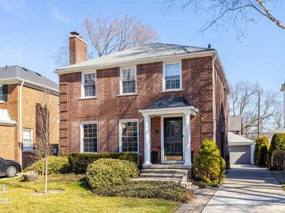 454 Fisher Rd, Grosse Pointe Farms, MI, 48230
