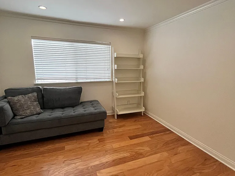 1910 Pelham Ave #4 — Photo 13