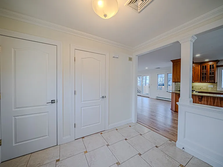 47 Columbus Dr — Photo 11