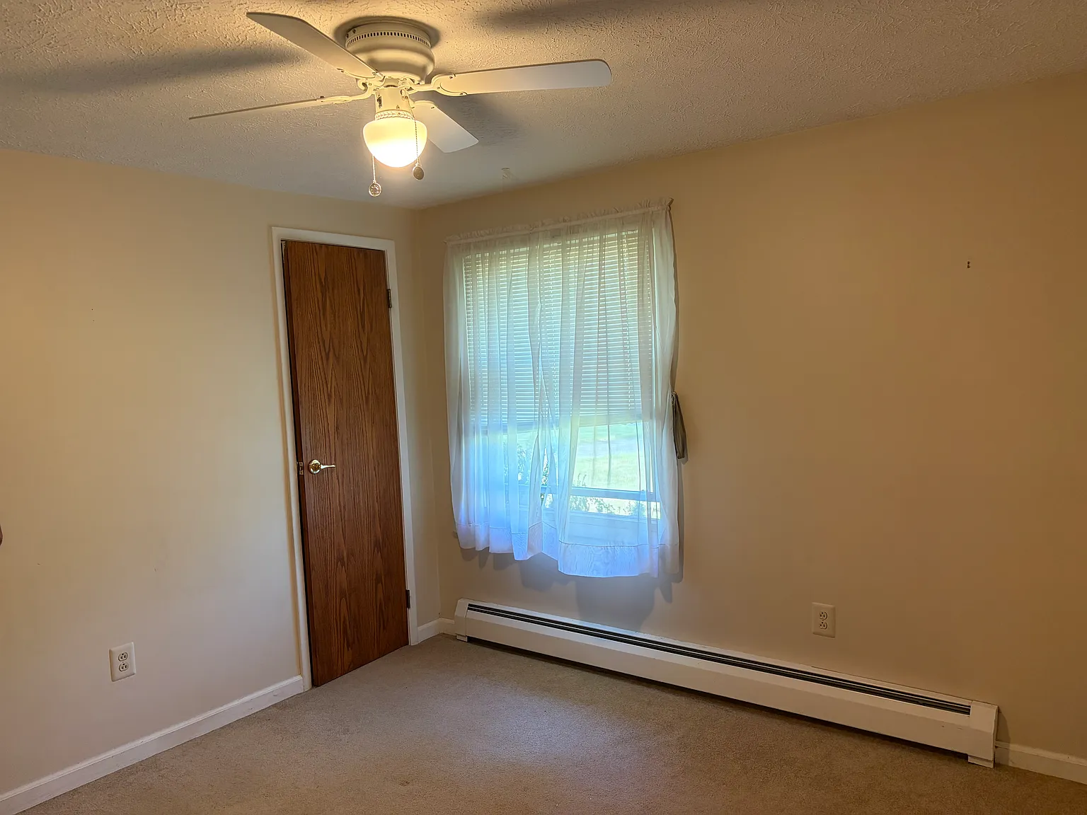 3 bed, 1.5 bath, 1519 sqft, $1,650 — Photo 4
