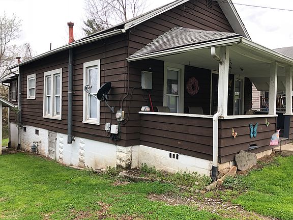 2nd image of 903 Park Dr