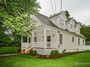 152 Raymond Ave, Barrington, IL 60010