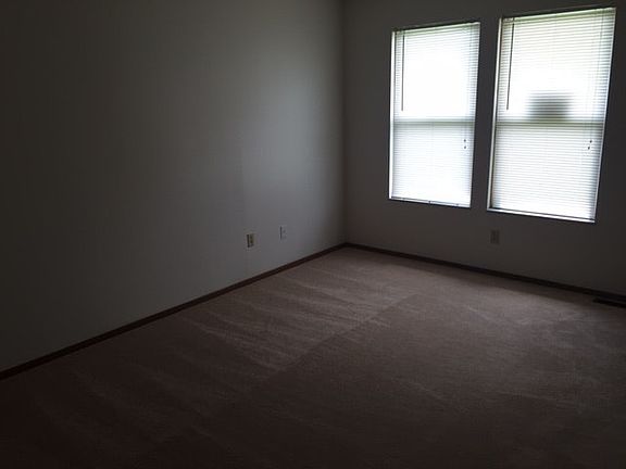 5th image of 2854 Continental Dr