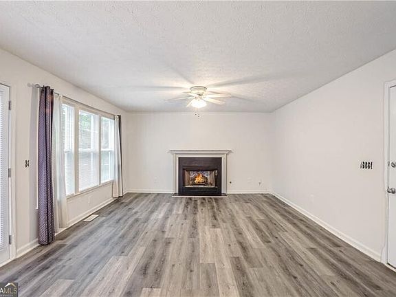 3rd image of 3571 Forest Glen Trl