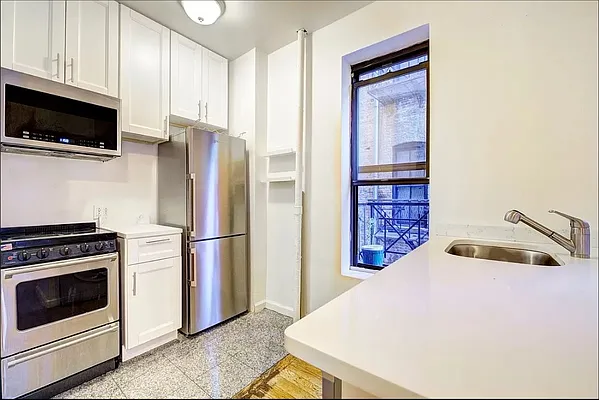 Rented by Bond New York | media 8