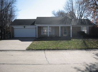 144 Twin Lake Dr, Swansea, IL