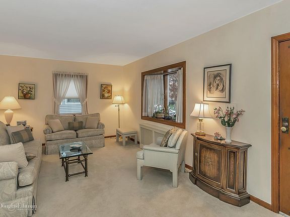2nd image of 28 Quaker St