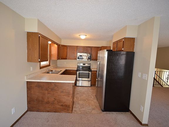 5th image of 731 County Road B2 E