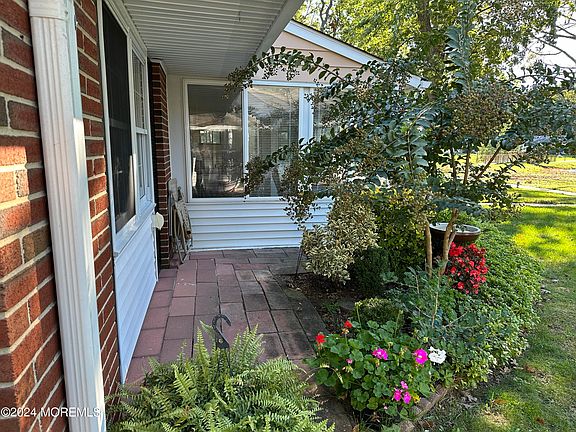 5th image of 579A Lake Point Drive