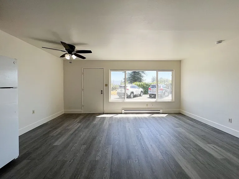 Hilltop Drive, 2991* — Photo 20